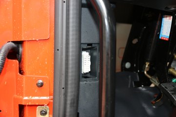 ���� ������D9�п� 180���� 4X2 6.8����ʽ�ػ�������ͼƬ