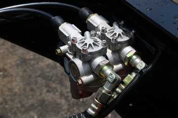 ���� ������D9�п� 180���� 4X2 6.8����ʽ�ػ�������ͼƬ