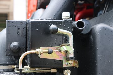 ���� ������D9�п� 180���� 4X2 6.8����ʽ�ػ�������ͼƬ