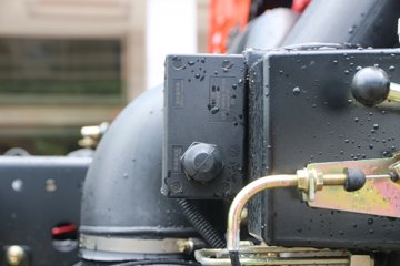 ���� ������D9�п� 180���� 4X2 6.8����ʽ�ػ�������ͼƬ