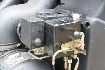 ���� ������D9�п� 180���� 4X2 6.8����ʽ�ػ�������ͼƬ