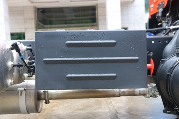 ���� ������D9�п� 180���� 4X2 6.8����ʽ�ػ�������ͼƬ