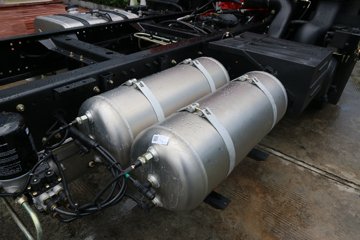 ���� ������D9�п� 180���� 4X2 6.8����ʽ�ػ�������ͼƬ
