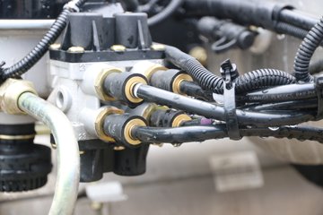 ���� ������D9�п� 180���� 4X2 6.8����ʽ�ػ�������ͼƬ