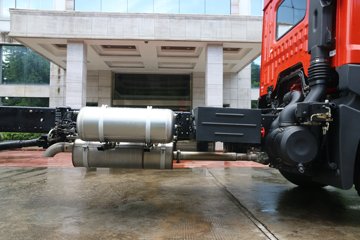 ���� ������D9�п� 180���� 4X2 6.8����ʽ�ػ�������ͼƬ