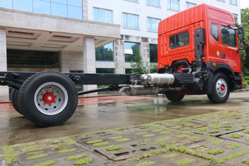 ���� ������D9�п� 180���� 4X2 6.8����ʽ�ػ�������ͼƬ