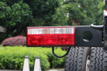 ���� ������D9�п� 180���� 4X2 6.8����ʽ�ػ�������ͼƬ