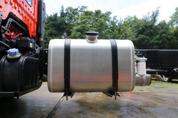 ���� ������D9�п� 180���� 4X2 6.8����ʽ�ػ�������ͼƬ
