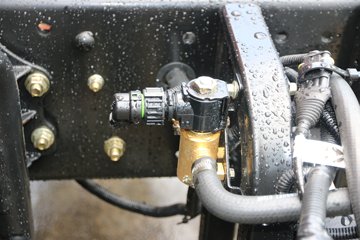���� ������D9�п� 180���� 4X2 6.8����ʽ�ػ�������ͼƬ