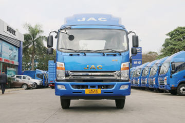 江淮 帅铃Q9 180马力 4X2 7.56米排半冷藏车(HFC5162XLCP70K1E3V)