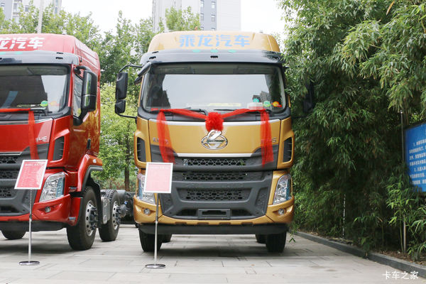 东风柳汽 乘龙H5中卡 舒适版 240马力 6X2 9.6米栏板载货车底盘(LZ1250M5CB)