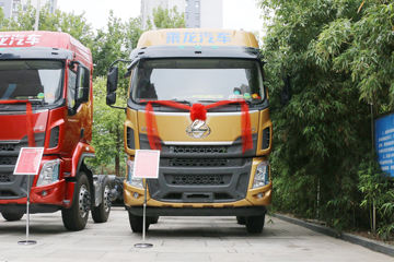 东风柳汽 乘龙H5中卡 舒适版 240马力 6X2 9.6米栏板载货车底盘(LZ1250M5CB)