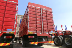 一汽解放 J6L中卡 质慧版 180马力 4X2 6.8米仓栅式载货车(CA5160CCYP62K1L4A1E5) 一汽解放 J6L中卡 质慧版 180马力 4X2 6.8米仓栅式载货车(CA5160CCYP62K1L4A1E5)