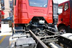 一汽解放 J6L中卡 质慧版 180马力 4X2 6.8米栏板载货车(CA1160P62K1L4A1E5)