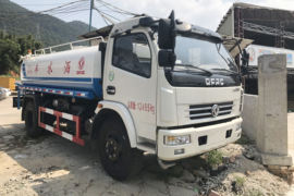 多利卡D7&nbsp;洒水车/喷洒车外观图片