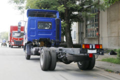 东风柳汽 乘龙L3 160马力 4X2 5.7米排半栏板载货车(LZ1100M3AB) 东风柳汽 乘龙L3 160马力 4X2 5.7米排半栏板载货车(LZ1100M3AB)