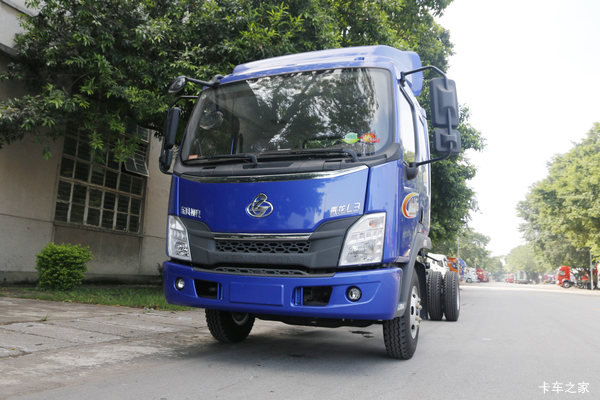 东风柳汽 乘龙L3 160马力 4X2 5.7米排半栏板载货车