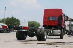 东风柳汽 乘龙H5中卡 240马力 4X2 9.6米厢式载货车(LZ5180XXYM5AB)