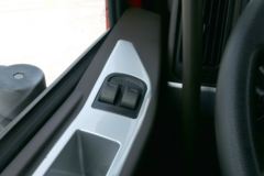 东风柳汽 乘龙H5中卡 240马力 4X2 9.6米厢式载货车(LZ5180XXYM5AB)