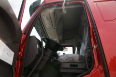 东风柳汽 乘龙H5中卡 240马力 4X2 9.6米厢式载货车(LZ5180XXYM5AB)