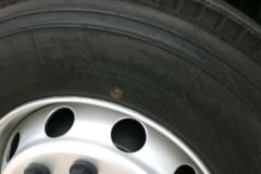 东风柳汽 乘龙H5中卡 240马力 4X2 9.6米厢式载货车(LZ5180XXYM5AB)