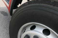 东风柳汽 乘龙H5中卡 240马力 4X2 9.6米厢式载货车(LZ5180XXYM5AB)