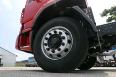 东风柳汽 乘龙H5中卡 240马力 4X2 9.6米厢式载货车(LZ5180XXYM5AB)