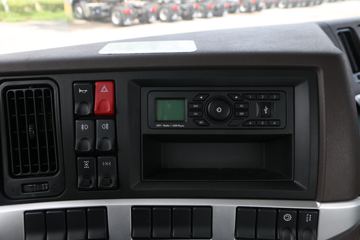 �������� ����H5 350���� 6X4 5.6����ж��(LZ3251M5DB)ͼƬ