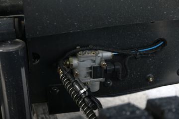 �������� ����H5 350���� 6X4 5.6����ж��(LZ3251M5DB)ͼƬ