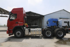 东风柳汽 乘龙H5重卡 375马力 6X4危化品牵引车(LZ4251M7DB)