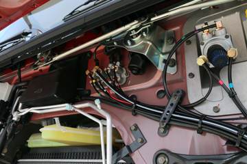 �������� ����H7 400���� 8X4 8.2����ж������(LZ3314M5FB)ͼƬ