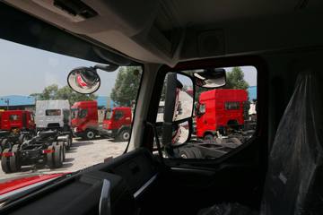 �������� ����H7 400���� 8X4 8.2����ж������ͼƬ