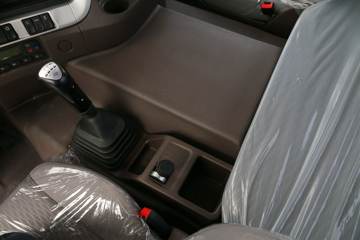 �������� ����H7 400���� 8X4 8.2����ж������ͼƬ