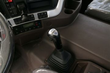 �������� ����H7 400���� 8X4 8.2����ж������ͼƬ