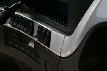 �������� ����H7 400���� 8X4 8.2����ж������ͼƬ