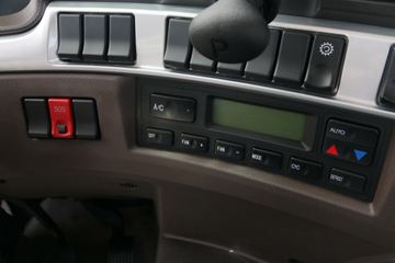 �������� ����H7 400���� 8X4 8.2����ж������ͼƬ