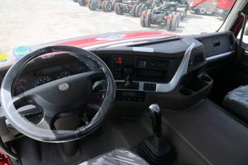 �������� ����H7 400���� 8X4 8.2����ж������ͼƬ