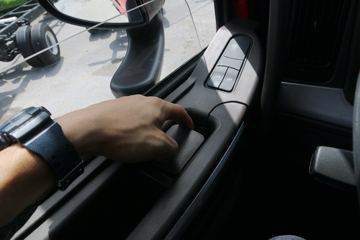 �������� ����H7 400���� 8X4 8.2����ж������ͼƬ