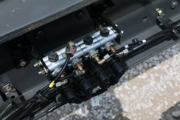 �������� ����H7 400���� 8X4 8.2����ж������(LZ3314M5FB)ͼƬ