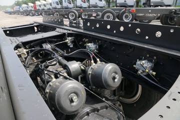 �������� ����H7 400���� 8X4 8.2����ж������(LZ3314M5FB)ͼƬ