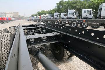 �������� ����H7 400���� 8X4 8.2����ж������(LZ3314M5FB)ͼƬ