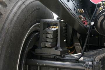 �������� ����H7 400���� 8X4 8.2����ж������(LZ3314M5FB)ͼƬ