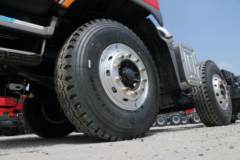 东风柳汽 乘龙H7 400马力 8X4 8.2米自卸车底盘(LZ3314M5FB)