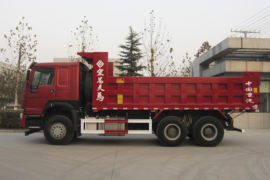 中国重汽底盘&nbsp;自卸车外观                                                图片