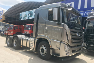 现代商用车 创虎XCIENT重卡 440马力 6X4牵引车(CHM4250KPQ49V)