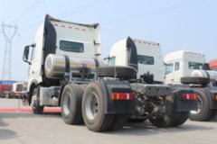 中国重汽 HOWO T7H重卡 430马力 6X4 LNG牵引车(B版)(ZZ4257V384HE1LB)