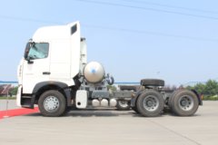 中国重汽 HOWO T7H重卡 430马力 6X4 LNG牵引车(B版)(ZZ4257V384HE1LB)