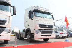 中国重汽 HOWO T7H重卡 430马力 6X4 LNG牵引车(B版)(ZZ4257V384HE1LB)