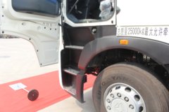 中国重汽 HOWO T7H重卡 430马力 6X4 LNG牵引车(B版)(ZZ4257V384HE1LB)