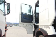 中国重汽 HOWO T7H重卡 430马力 6X4 LNG牵引车(B版)(ZZ4257V384HE1LB)